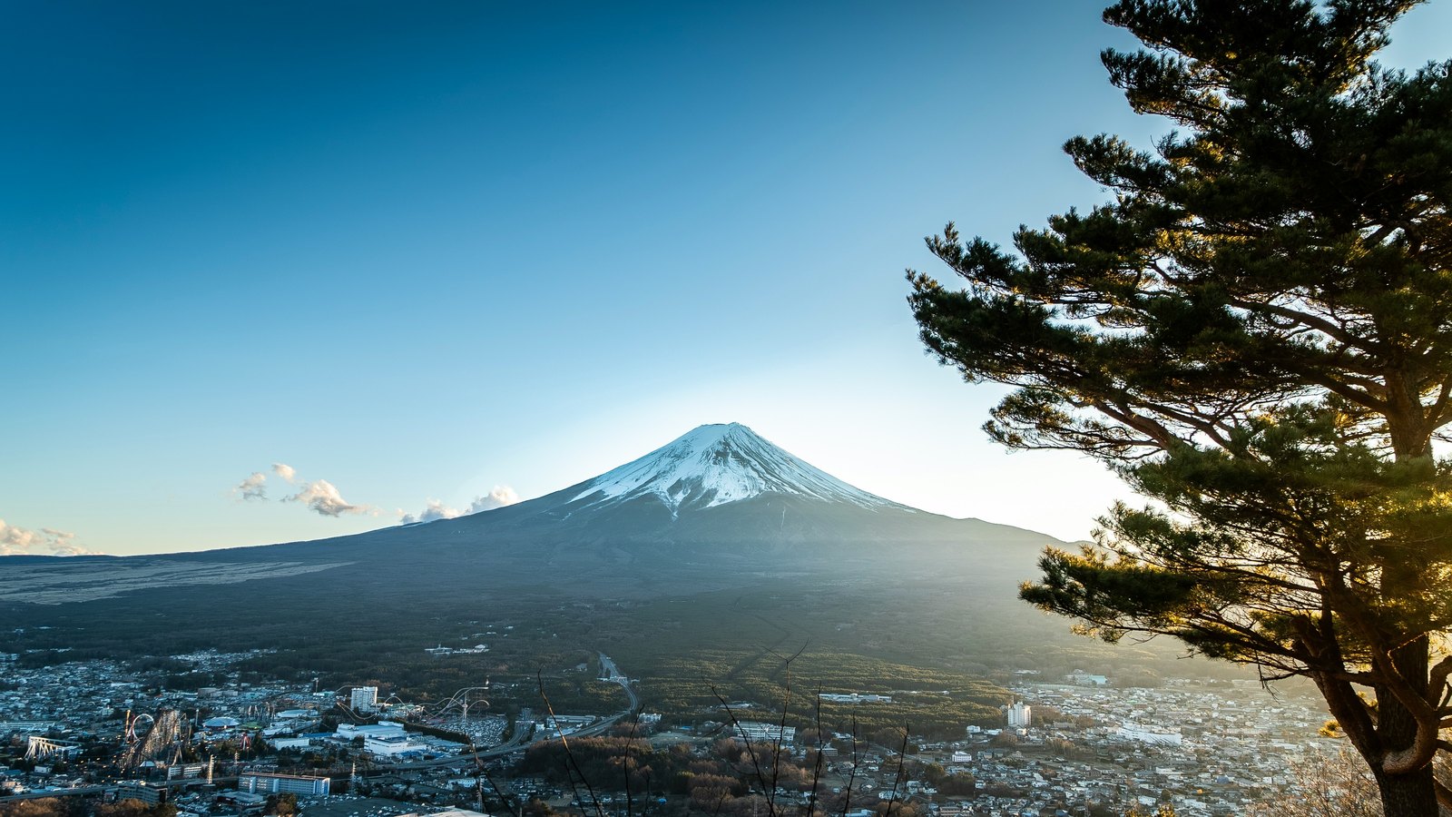 Monte Fuji y paisaje japonés.